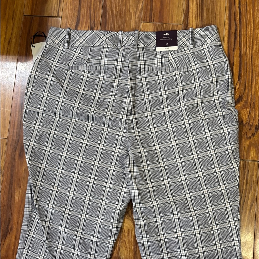 Ava & Viv cream plaid ankle pants, size 18, NWT. - Picture 4 of 13